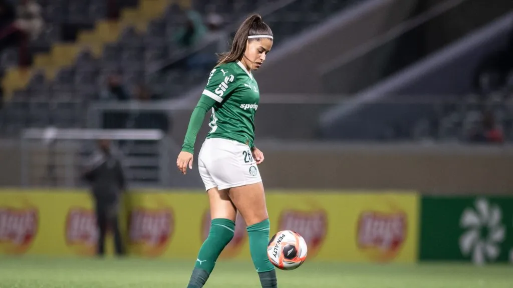Jogadora do Palmeiras em campo