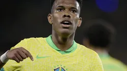 Estêvão comemorando gol durante partida entre Brasil e Chile, no Maracanã, pelas Eliminatórias. Foto: Alexandre Loureiro/AGIF