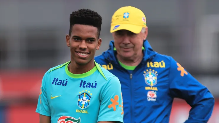 Estêvão e Ancelotti em treinado da Seleção Brasileira