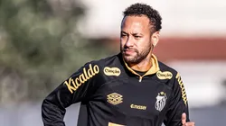 Neymar é avisado sobre decisão no Peixe - Fotos: Raul Baretta/ Santos FC.