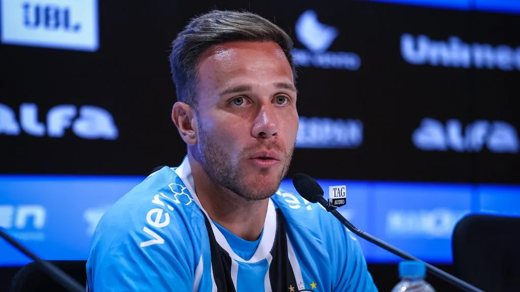 Arthur durante sua apresentação no Grêmio