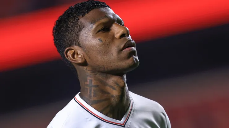 Arboleda durante partida entre São Paulo e Athletico-PR, no Morumbis, pela Copa do Brasil.