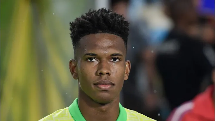 Estêvão durante partida da Seleção no Maracanã