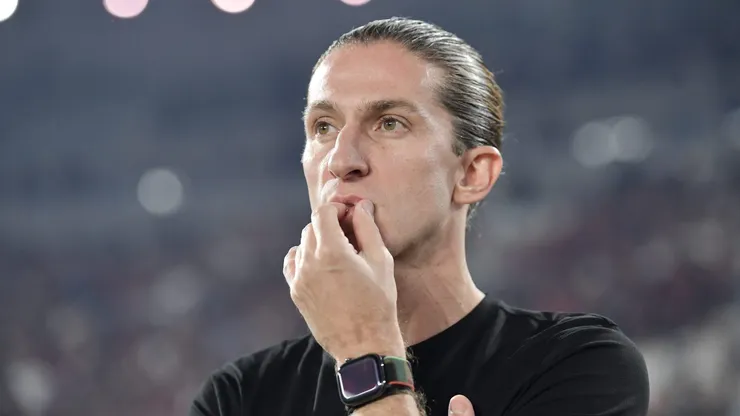 Filipe Luís terá que reformular o Mengão com saída de BH - Foto: Thiago Ribeiro/AGIF
