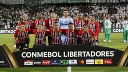 Elenco do SPFC durante partida contra o Atlético Nacional