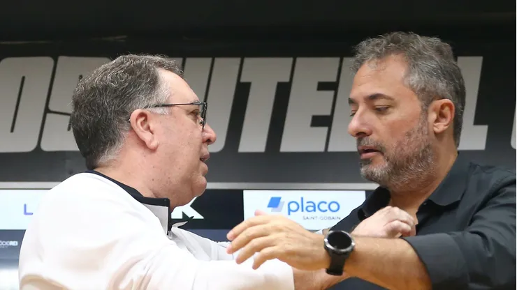 Mattos durante coletiva ao lado de Teixeira.