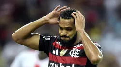 Atacante durante jogo do Fla no Maracanã.