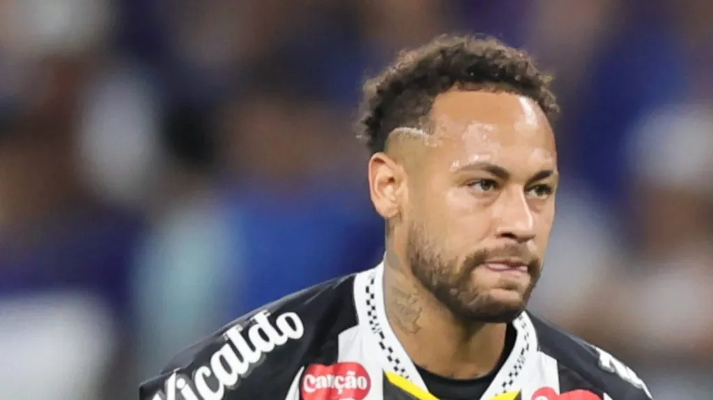 Foto: Gilson Lobo/AGIF – Neymar vai ser titular no duelo com o Atlético na Série A.