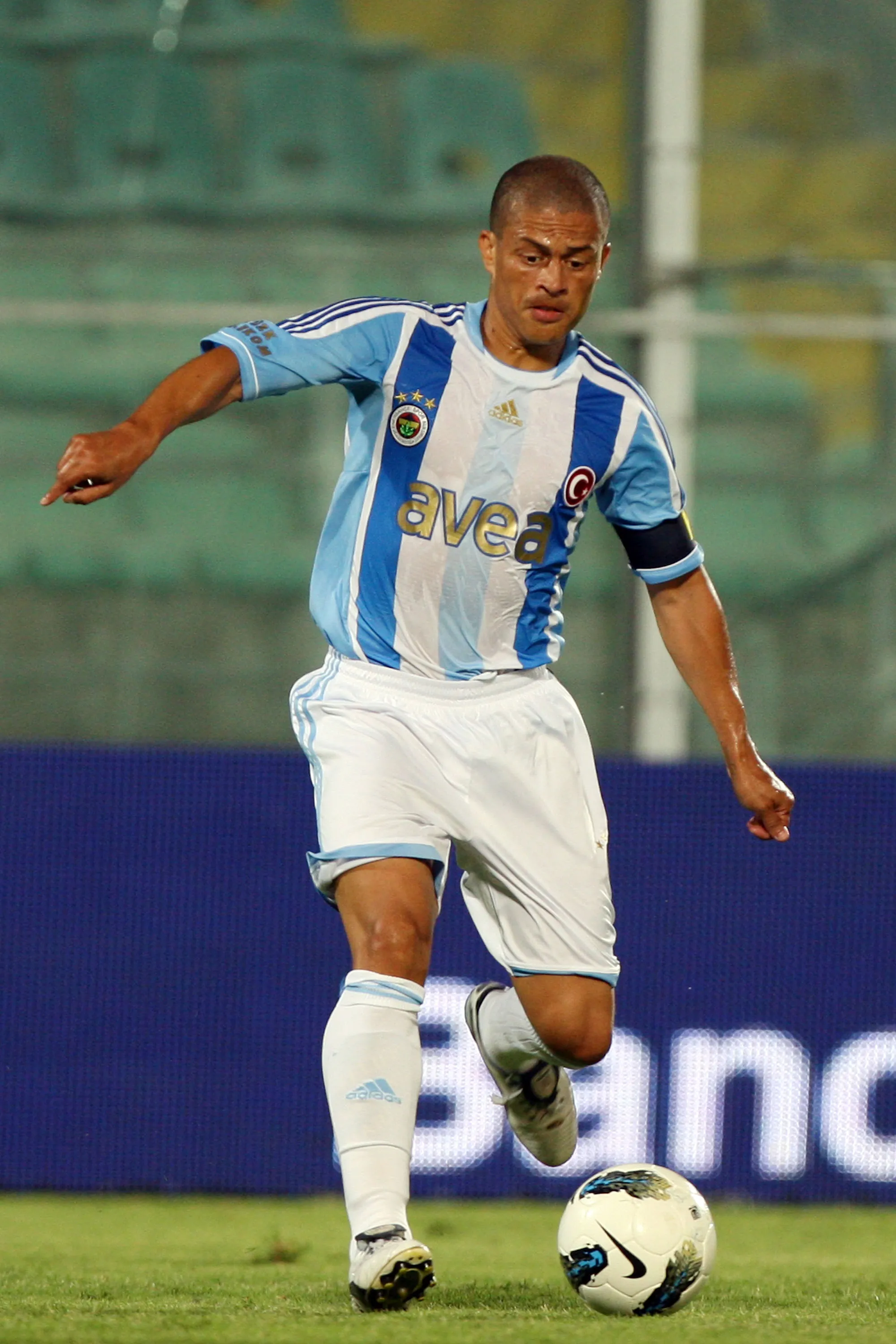 Alex De Souza do Fenerbahce atuando em amistoso contra US Citta de Palermo, na Itália.  (Foto de Paolo Bruno/Getty Images)
