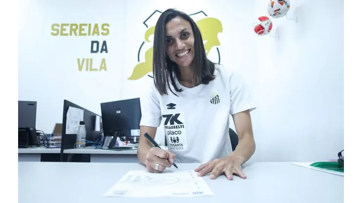 Zagueira Ana Alice renovou com as Sereias por mais uma temporada. Foto: Divulgação/Santos
