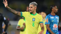 RIO DE JANEIRO, BRAZIL - SEPTEMBER 04: Bruno Guimarães of Brazil acknowledges the fans after the South American FIFA World Cup 2026 Qualifier match between Brazil and Chile at Maracana Stadium on September 04, 2025 in Rio de Janeiro, Brazil. (Photo by Buda Mendes/Getty Images)