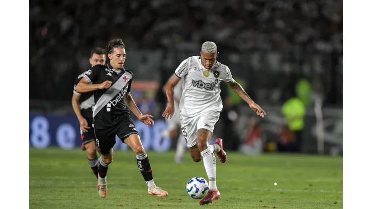 RJ - RIO DE JANEIRO - 27/08/2025 - COPA DO BRASIL 2025, VASCO X BOTAFOGO - Danilo jogador do Botafogo durante partida contra o Vasco no estadio Sao Januario pelo campeonato Copa Do Brasil 2025. Foto: Thiago Ribeiro/AGIF