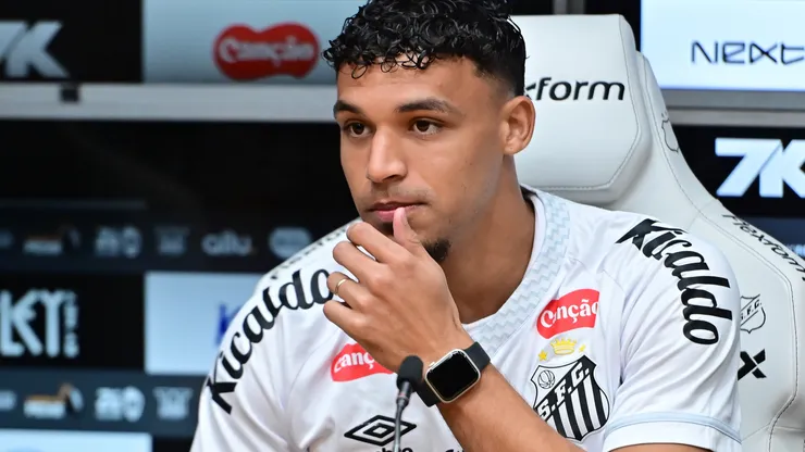 Victor Hugo em apresentação no Santos - Foto: Jota Erre/AGIF
