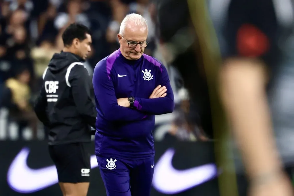 Dorival Junior tecnico do Corinthians durante partida contra o Palmeiras no estadio Arena Corinthians pelo campeonato Brasileiro A 2025. Foto: Marcello Zambrana/AGIF