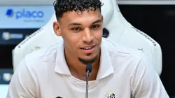 Victor Hugo detalha papo com Vojvoda e se diz pronto para jogar em qualquer função no meio. Foto: Jota Erre/AGIF