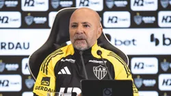 Sampaoli durante coletiva na Arena MRV