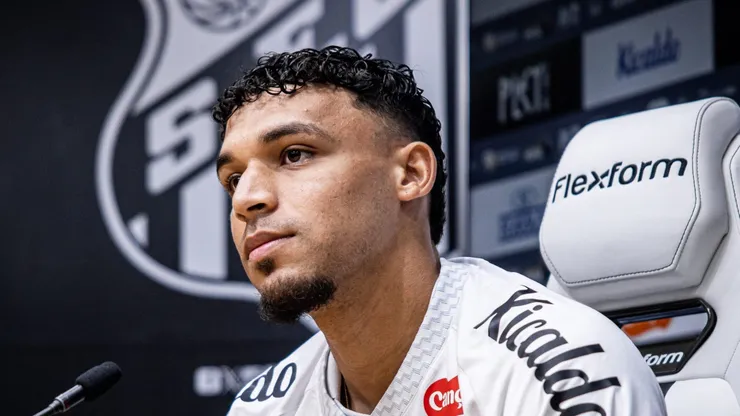 Victor Hugo em apresentação no Santos FC
