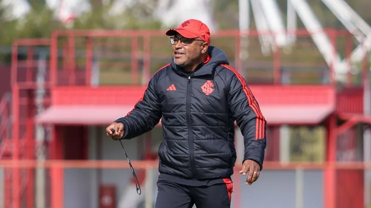 Roger Machado indica Internacional com mudança tática.