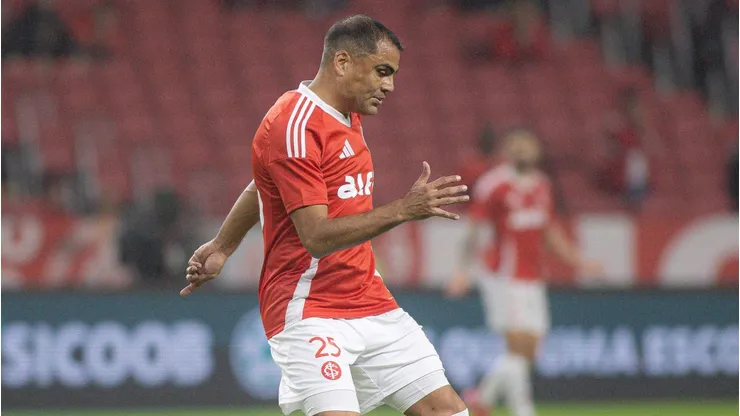 Gabriel Mercado jogador do Internacional durante partida contra o Sao Paulo no estadio Arena do Gremio pelo campeonato Brasileiro A 2025. Foto: Maxi Franzoi/AGIF