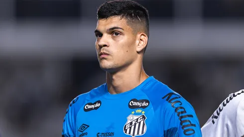 Gabriel Brazão é uma das principais peças do Santos - Foto: Abner Dourado/AGIF