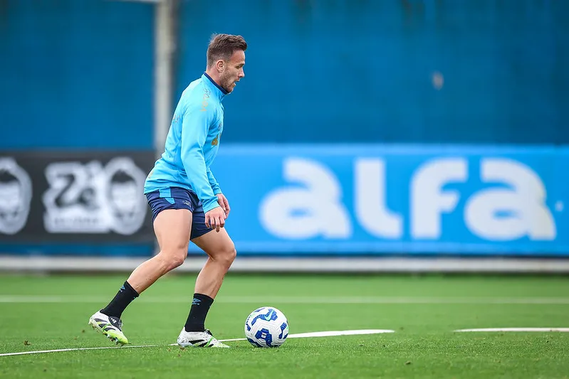 Arthur durante treino pelo Grêmio. Foto: Lucas Uebel/Grêmio FBPA