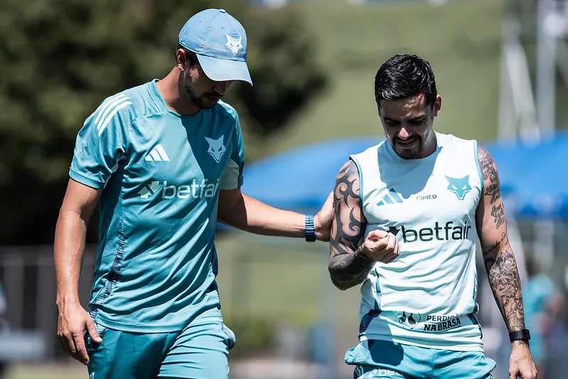 Fagner fez corridas leves no campo. Foto: Gustavo Aleixo/Cruzeiro