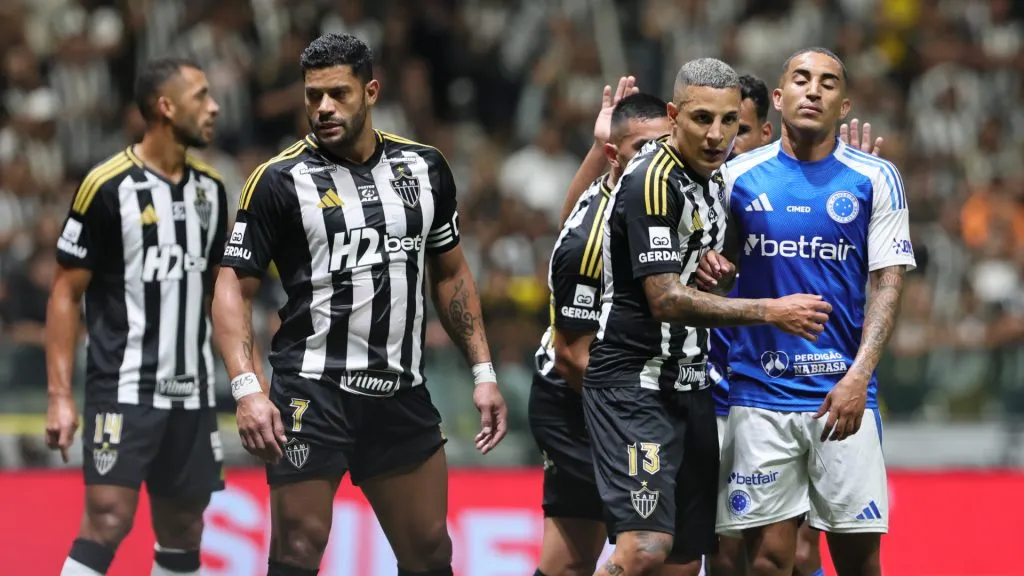 Jogadores de Atlético-MG e Cruzeiro durante o duelo de ida pela Copa do Brasil – Foto: Gilson Lobo/AGIF