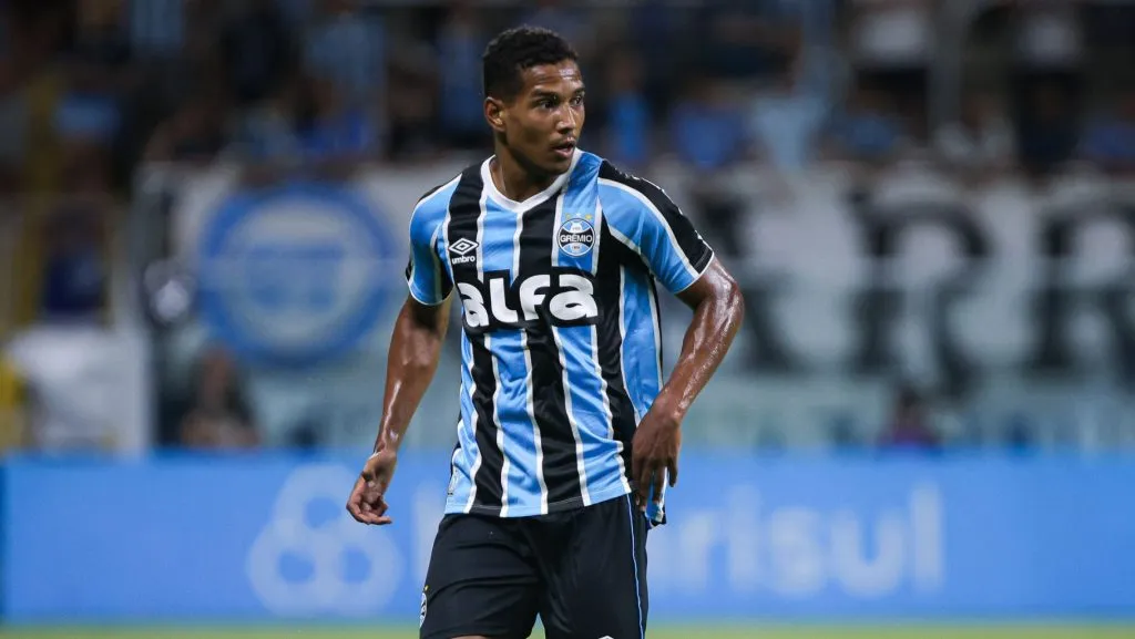 João Lucas jogador do Gremio durante partida contra o Pelotas no estadio Arena do Gremio pelo campeonato Gaucho 2025. Foto: Maxi Franzoi/AGIF