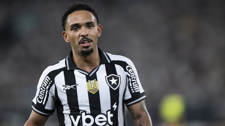 Vitinho falou sobre importância do Botafogo em sua convocação. Foto: Jorge Rodrigues/AGIF