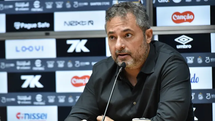Alexandre Mattos em coletiva pelo Santos. Foto: Jota Erre/AGIF