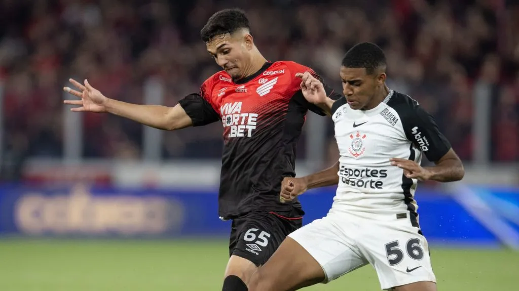 Gui Negão marcou o gol da vitória na Ligga Arena - Foto: Hedeson Alves/AGIF.