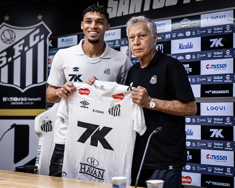 Victor Hugo durante apresentação no Santos. Foto: Raul Baretta/Santos FC