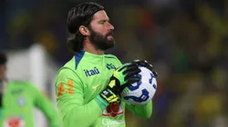 Alisson goleiro durante a partida entre Brasil e Chile no Maracanã - Foto: Marlon Costa/AGIF