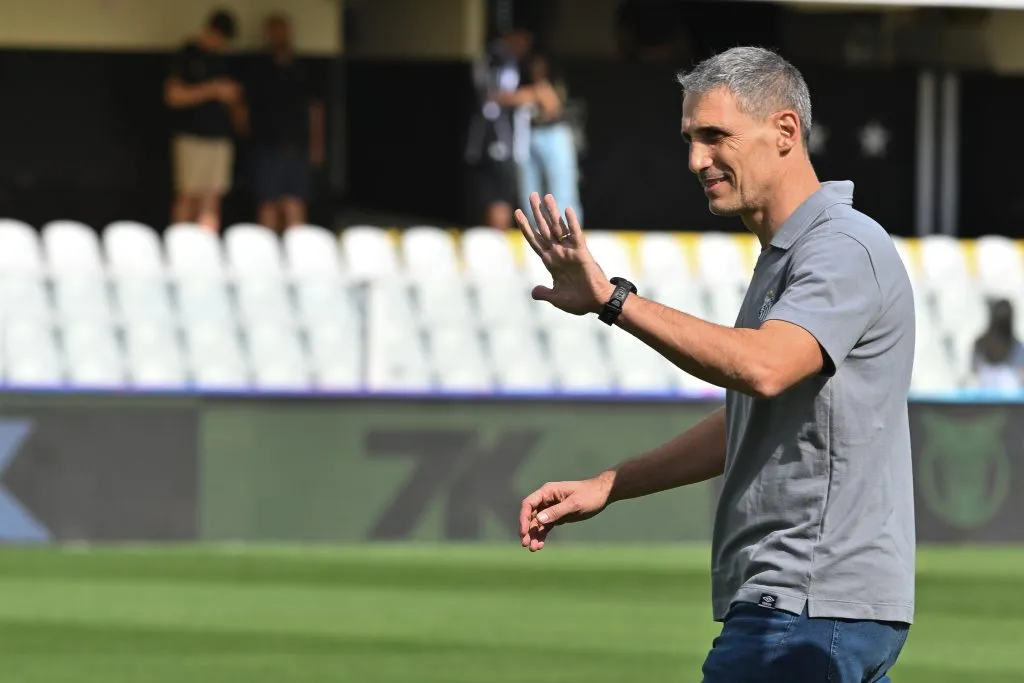 Vojvoda vem aproveitando pausa para fazer testes no Santos. Foto: Jota Erre/AGIF