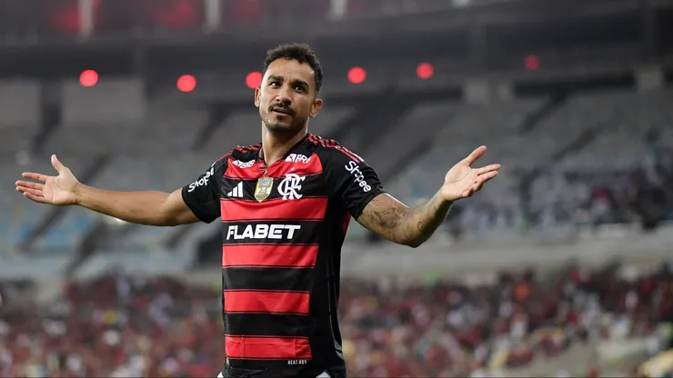Danilo, jogador do Flamengo, comemora seu gol durante partida contra o Botafogo-PB no estadio Maracana pelo campeonato Copa Do Brasil 2025. Foto: Thiago Ribeiro/AGIF