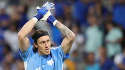 Cássio aplaudindo os torcedores do Cruzeiro - Foto: Gilson Lobo/AGIF