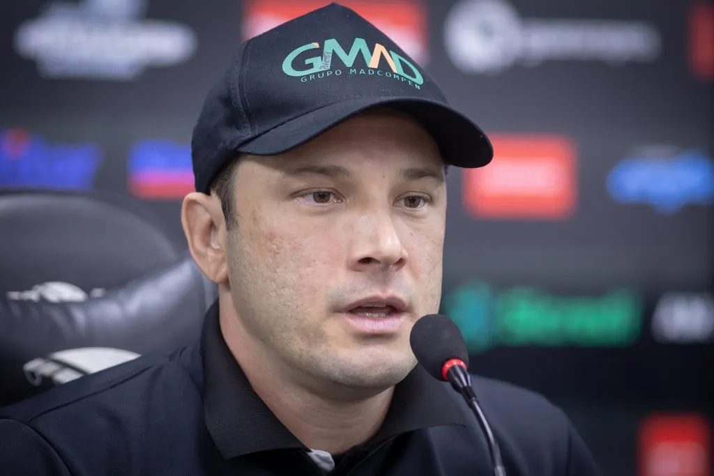 Bruno Pivetti, tecnico do Sub-20 do Flamengo, comenta sobre saídas do elenco. Foto: Giovani Baccin/AGIF