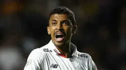 Luiz Gustavo em ação ainda no ano passado, contra o Criciúma