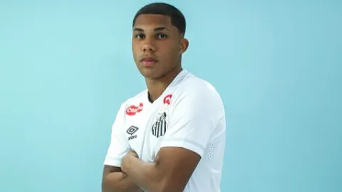 Lorenzo de Paula pelo Santos. Foto: Reinaldo Campos/Santos FC