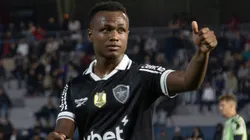Nathan Fernandes jogador do Botafogo comemora contra o Bragantino no estadio Cicero De Souza Marques pelo campeonato Copa Do Brasil 2025. Foto: Joisel Amaral/AGIF