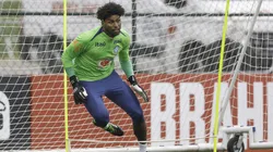 Hugo Souza durante treino com a Seleção Brasileira. Foto: Rafael Ribeiro/CBF
