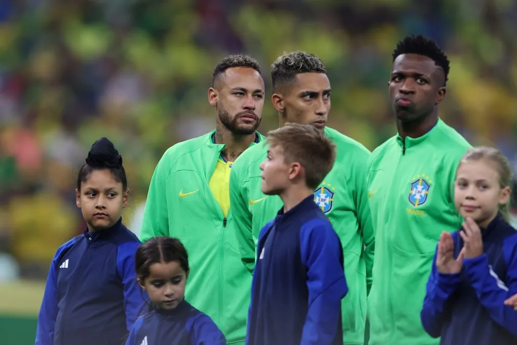 Neymar, Raphinha e Vinicius Junior atuando pela Seleção Brasileira na Copa do Mundo de 2022 – (Photo by Laurence Griffiths/Getty Images)