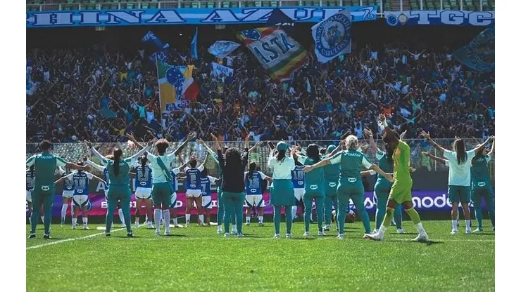 Cabulosas agradecendo presença da torcida. Foto: Gustavo Martins/Cruzeiro