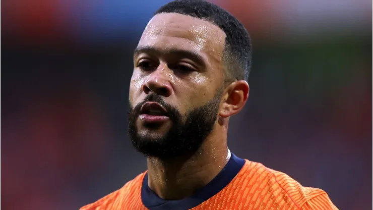 Depay marcou duas vitórias e bateu recorde de Van Persie com a camisa da seleção holandesa.