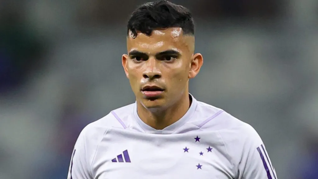 Bruno Rodrigues jogador do Cruzeiro durante aquecimento antes da partida contra o Palmeiras no estadio Mineirao pelo campeonato Brasileiro A 2023. Foto: Gilson Lobo/AGIF