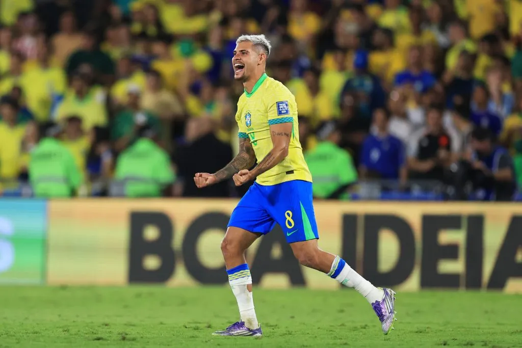 Bruno Guimaraes comemora gol diante do Chile – (Photo by Buda Mendes/Getty Images)