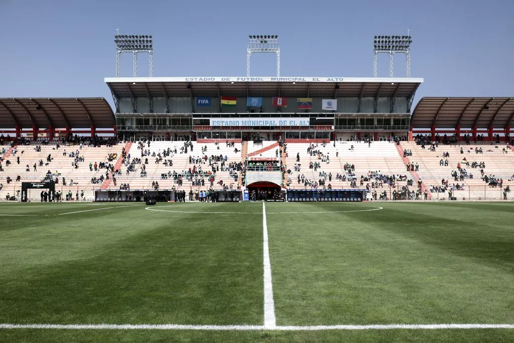 Brasil enfrenta a Bolívia no Estádio Municipal de El Alto, a mais de 4 mil metros de altitude. Foto: Gaston Brito Miserocchi/Getty Images.