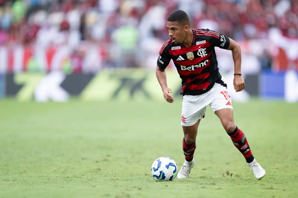 Samuel Lino jogador do Flamengo durante partida contra o Grêmio – Foto: Jorge Rodrigues/AGIF