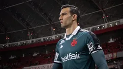 Léo Jardim foi expulso na partida do Vasco diante do Internacional, em Porto Alegre