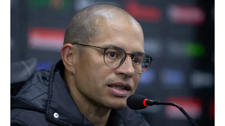Alex, ex-Cruzeiro e atual tecnico do Operario durante partida contra o Chapecoense no estadio Germano Kruger pelo campeonato Brasileiro B 2025.